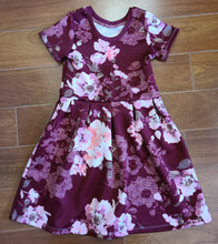Load image into Gallery viewer, Pleated Floral Dress

